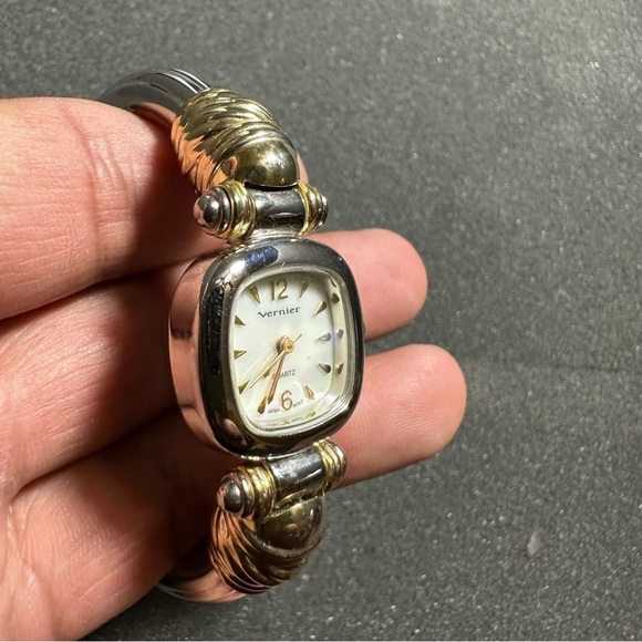 Vernier Ladies Quartz Cuff Watch Silver/Gold Tone Hinged Working New Battery - Picture 4 of 8